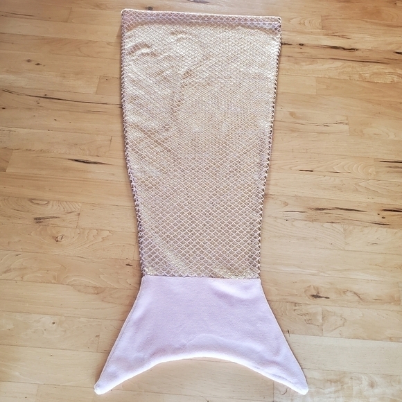 Mermaid Fish Tail Blanket Sleeping Bag Snuggle Gold Scales Soft Pink Plush - Picture 1 of 11